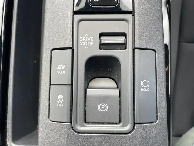 トヨタ プリウス G 栃木県 2024(令6)年 1.8万km アティチュードブラックマイカ トヨタセーフティセンス/純正8インチディスプレイオーディオ(ナビ付)/フルセグTV/Bluetooth/USB/HDMI/MiraCast/バックカメラ/ビルトインETC2.0/前後ドライブレコーダー/TVキャンセラー/シートヒーター/レーダークルーズコントロール/ブラインドスポットモニター/クリアランスソナー/ステアリングリモコン/ダウンサス(純正積込)/純正17インチWCP/アクセサリーコンセント/スマートキー/スペアキー/保証書/取説