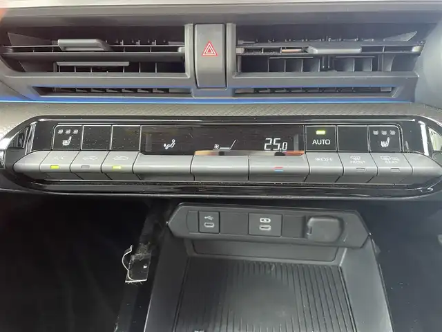 トヨタ プリウス G 栃木県 2024(令6)年 1.8万km アティチュードブラックマイカ トヨタセーフティセンス/純正8インチディスプレイオーディオ(ナビ付)/フルセグTV/Bluetooth/USB/HDMI/MiraCast/バックカメラ/ビルトインETC2.0/前後ドライブレコーダー/TVキャンセラー/シートヒーター/レーダークルーズコントロール/ブラインドスポットモニター/クリアランスソナー/ステアリングリモコン/ダウンサス(純正積込)/純正17インチWCP/アクセサリーコンセント/スマートキー/スペアキー/保証書/取説