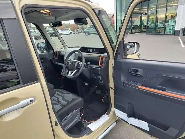 ダイハツ タント ファンクロスターボ 東京都 2025(令7)年 0.1千km サンドベージュメタリック 届出済未使用車/純正9インチディスプレイオーディオ/パノラミックビューモニター/両側パワースライドドア/アイドリングストップ/シートヒーター/スマートキー/ルーフレール/ルーフキャリア/LEDヘッドライト/スマートキー/スマートアシスト/・衝突軽減ブレーキ/・車線逸脱警報機能/・路側逸脱警報機能/・オートハイビーム/・コーナーセンサー