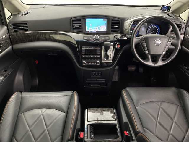 日産 エルグランド 250ハイウェイスター プレミアム 鹿児島県 2017(平29)年 2.7万km ファントムブラック 純正ナビ/両側パワースライドドア/ドライブレコーダー/フルセグテレビ/ビルトインETC/D/Nパワーシート/純正フリップダウンモニター/パワーバックドア/アラウンドビューモニター/シートヒーター/メモリーシート