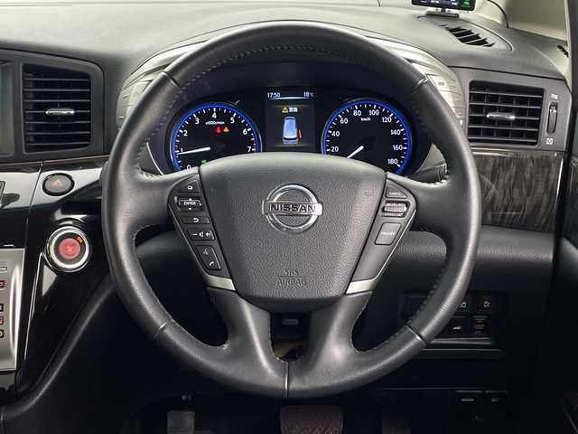 日産 エルグランド 250ハイウェイスター プレミアム 鹿児島県 2017(平29)年 2.7万km ファントムブラック 純正ナビ/両側パワースライドドア/ドライブレコーダー/フルセグテレビ/ビルトインETC/D/Nパワーシート/純正フリップダウンモニター/パワーバックドア/アラウンドビューモニター/シートヒーター/メモリーシート