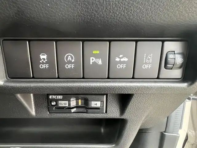スズキ クロスビー HYBRID MV 秋田県 2024(令6)年 0.3万km キャラバンアイボリーパールメタリック/メロウディープレッド2トーン 衝突軽減システム/４WD/スマートキー/前席シートヒーター/コーナーセンサー/ワンオーナー/ダウンヒルアシストコントロール/レーンキープアシスト/アイドリングストップ/パーキングアシスト/プッシュスタート/パドルシフト/社外アルミ/純正フロアマット/純正ドアバイザー/オートライト/オートエアコン/パワーステアリング/パワーウィンドウ/横滑り防止/電動格納ウィンカーミラー/保証書/取扱説明書/記録簿