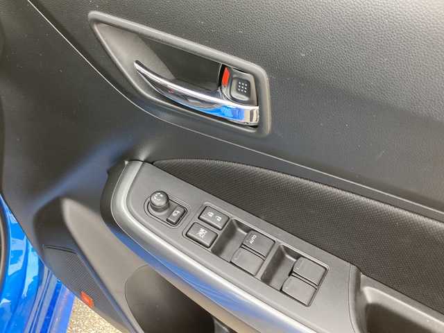 スズキ スイフト HYBRID RS 富山県 2018(平30)年 2.9万km スピーディーブルーM セーフティパッケージ/・デュアルセンサーブレーキサポート/・誤発進抑制機能/・車線逸脱警報機能/・先行車発進お知らせ機能/・アダプティブクルーズコントロール/・ふらつき警報機能/・ハイビームアシスト機能/純正SDナビ　CN-RZ83/（CD/DVD/USB/SD/BT/フルセグTV)/ステアリングリモコン/バックカメラ/パドルシフト/運転席シートヒーター/プッシュスタート・スマートキー/ETC/LEDヘッドライト/純正フロアマット・バイザー/スペアキー/保証書・取扱説明書