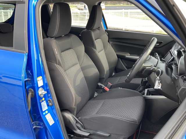 スズキ スイフト HYBRID RS 富山県 2018(平30)年 2.9万km スピーディーブルーM セーフティパッケージ/・デュアルセンサーブレーキサポート/・誤発進抑制機能/・車線逸脱警報機能/・先行車発進お知らせ機能/・アダプティブクルーズコントロール/・ふらつき警報機能/・ハイビームアシスト機能/純正SDナビ　CN-RZ83/（CD/DVD/USB/SD/BT/フルセグTV)/ステアリングリモコン/バックカメラ/パドルシフト/運転席シートヒーター/プッシュスタート・スマートキー/ETC/LEDヘッドライト/純正フロアマット・バイザー/スペアキー/保証書・取扱説明書