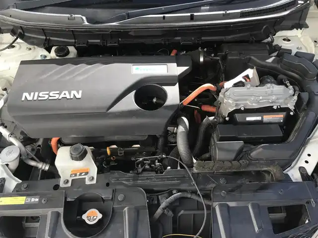 日産 エクストレイル ハイブリッド 20X エマージェンシーブレーキ 栃木県 2015(平27)年 10.9万km ブリリアントホワイトパール 株)IDOMが運営する【じしゃロン小山店】の自社ローン専用車両になります。こちらは現金またはオートローンご利用時の価格です。自社ローンご希望の方は別途その旨お申付け下さい//禁煙車/純正ワンセグナビ/（CD/DVD/AM/FMラジオ）/(Bluetooth)/スマートキー/プッシュスタート/バックカメラ/ＥＴＣ/衝突被害軽減ブレーキ/パワーバックドア/後部座席モニター/電格ミラー/パワーウインドウ/防眩ミラー/オートライト