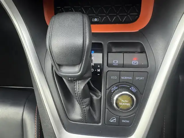 トヨタ ＲＡＶ４ アドベンチャー 愛知県 2020(令2)年 5.2万km アーバンカーキ トヨタ純正9インチディーラーオプションナビ/　　・CD/DVD/BT/フルセグ/バックカメラ/ステアリングリモコン/アダクティブクルーズコントロール/MTモード/4WD/ビルトインETC/100V充電/ドライブレコーダー/社外ルーフキャリアー/純正19インチアルミホイール/衝突軽減システム/レーンキープアシスト/オートライト/オートマチックハイビーム/ダウンヒルアシストコントロール/エアバック/　　・運転席/助手席/サイド/カーテン/スマートキー