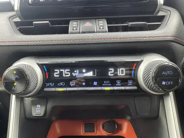 トヨタ ＲＡＶ４ アドベンチャー 愛知県 2020(令2)年 5.2万km アーバンカーキ トヨタ純正9インチディーラーオプションナビ/　　・CD/DVD/BT/フルセグ/バックカメラ/ステアリングリモコン/アダクティブクルーズコントロール/MTモード/4WD/ビルトインETC/100V充電/ドライブレコーダー/社外ルーフキャリアー/純正19インチアルミホイール/衝突軽減システム/レーンキープアシスト/オートライト/オートマチックハイビーム/ダウンヒルアシストコントロール/エアバック/　　・運転席/助手席/サイド/カーテン/スマートキー