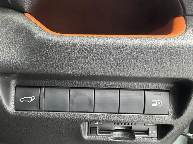 トヨタ ＲＡＶ４ アドベンチャー 愛知県 2020(令2)年 5.2万km アーバンカーキ トヨタ純正9インチディーラーオプションナビ/　　・CD/DVD/BT/フルセグ/バックカメラ/ステアリングリモコン/アダクティブクルーズコントロール/MTモード/4WD/ビルトインETC/100V充電/ドライブレコーダー/社外ルーフキャリアー/純正19インチアルミホイール/衝突軽減システム/レーンキープアシスト/オートライト/オートマチックハイビーム/ダウンヒルアシストコントロール/エアバック/　　・運転席/助手席/サイド/カーテン/スマートキー