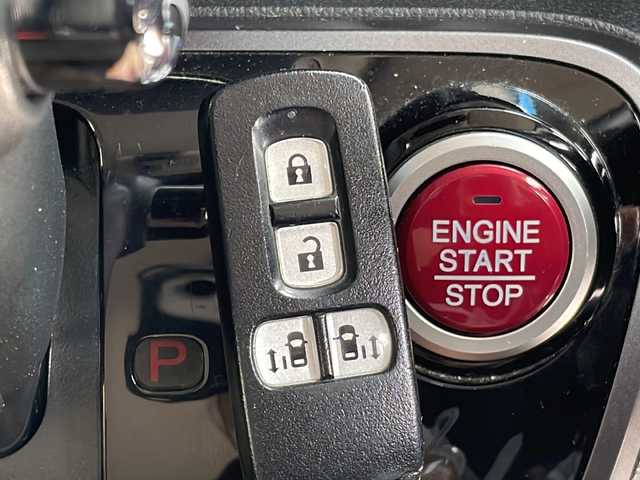 ホンダ Ｎ ＢＯＸ カスタム G ターボSSパッケージ 愛知県 2017(平29)年 13.2万km パール 衝突被害軽減ブレーキ/純正9インチSDナビ　ナビあり/両側パワースライドドア/クルーズコントロール/シートヒーター/フルセグTV/CD DVD/Bluetooth/バックカメラ/純正アルミホイール/LEDヘッドライト/パドルシフト/ドライブレコーダー/ETC/ステアリングスイッチ/スマートキー/プッシュスタート