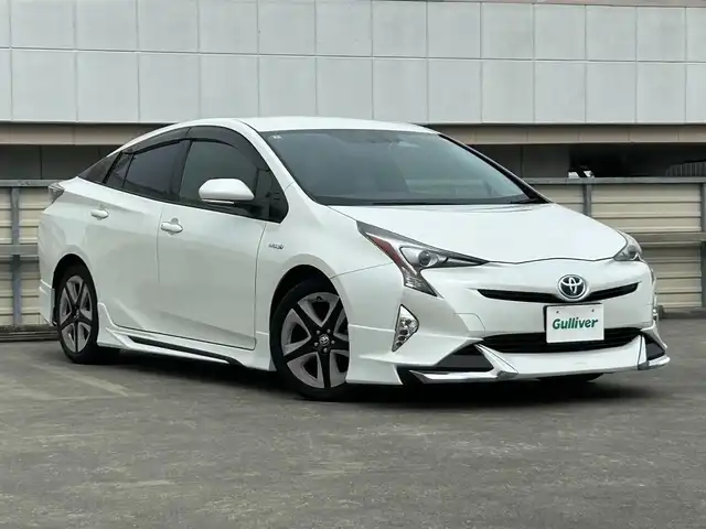 トヨタ プリウス S ツーリングセレクション 静岡県 2016(平28)年 6.8万km ホワイトパールクリスタルシャイン 純正７インチＳＤナビ/フルセグＴＶ/ＤＶＤ再生/ＢＴオーディオ/バックカメラ/前方ドラレコ/革巻ステアリング/ステアリングスイッチ/合皮シート/シートヒーター/ビルトインＥＴＣ２．０/エアロ付 FSR/電動格納ミラー/ウインカーミラー/純正１７インチＡＷ