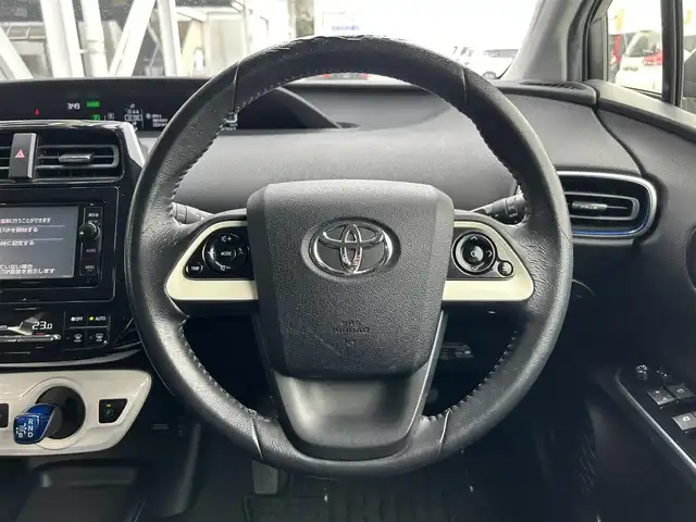 トヨタ プリウス S ツーリングセレクション 静岡県 2016(平28)年 6.8万km ホワイトパールクリスタルシャイン 純正７インチＳＤナビ/フルセグＴＶ/ＤＶＤ再生/ＢＴオーディオ/バックカメラ/前方ドラレコ/革巻ステアリング/ステアリングスイッチ/合皮シート/シートヒーター/ビルトインＥＴＣ２．０/エアロ付 FSR/電動格納ミラー/ウインカーミラー/純正１７インチＡＷ