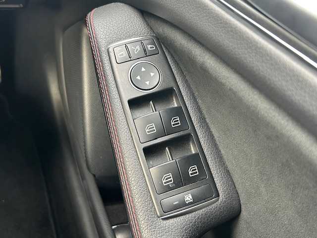 メルセデス・ベンツ Ａ１８０ スポーツ 茨城県 2017(平29)年 5.4万km 白 ブラインドスポットモニター　/純正ナビ　/純正アルミホイール　/バックカメラ　/ドライブレコーダー　/パワーシート　/シートヒーター　/オールオートパワーウィンドウ　/アイドリングストップ　/ＬＥＤ　/ＥＴＣ