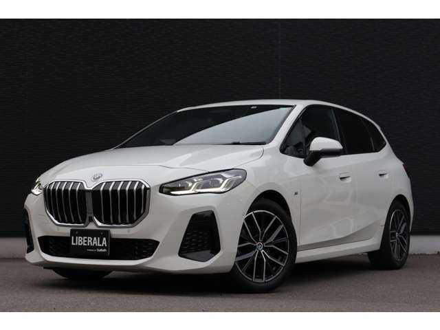 ＢＭＷ ＢＭＷ ２１８ｄ アクティブツアラー Mスポーツ 大分県 2022(令4)年 4.9万km アルピンホワイトⅢ 保証書/取扱説明書/スペアキー1本/アダクティブクルーズコントロール/ブラインドスポットモニター/パーキングディスタンスコントロール/自動駐車システム/自動発進システム/ハーフレザーシート/パワーシート（D/N席）/シートヒーター（D/N席）/ヘッドアップディスプレイ/社外前後ドライブレコーダー（ZDR035）/ワイヤレス充電/パドルシフト/純正ナビ/CarPlay/純正フロアマット/純正LEDライト/純正18インチアルミホイール