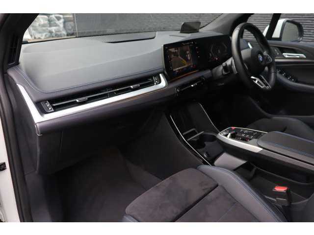 ＢＭＷ ＢＭＷ ２１８ｄ アクティブツアラー Mスポーツ 大分県 2022(令4)年 4.9万km アルピンホワイトⅢ 保証書/取扱説明書/スペアキー1本/アダクティブクルーズコントロール/ブラインドスポットモニター/パーキングディスタンスコントロール/自動駐車システム/自動発進システム/ハーフレザーシート/パワーシート（D/N席）/シートヒーター（D/N席）/ヘッドアップディスプレイ/社外前後ドライブレコーダー（ZDR035）/ワイヤレス充電/パドルシフト/純正ナビ/CarPlay/純正フロアマット/純正LEDライト/純正18インチアルミホイール