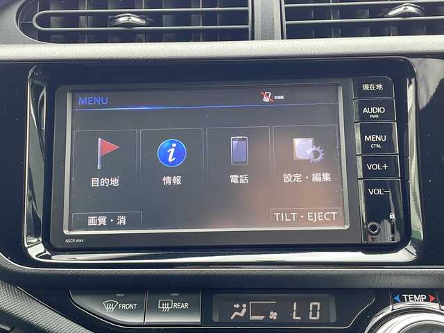 トヨタ アクア S 静岡県 2016(平28)年 6.8万km スーパーホワイトⅡ 純正ナビ/AM/FM/TV/DISC/BT/純正フロアマット　/ドアバイザー/純正15インチアルミ/AAC/パワーステアリング/パワーウインドウ