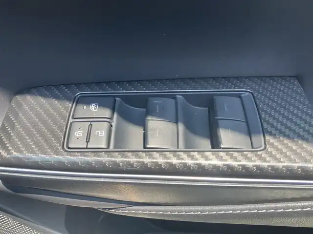 トヨタ クラウン ハイブリッド RS アドバンス 島根県 2018(平30)年 7.1万km ホワイトパールクリスタルシャイン メーカーOPナビ(CD/DVD/BT/フルセグ)/全方位カメラ/トヨタセーフティーセンス/ ・プリクラッシュセーフティー/ ・レーントレーシングアシスト/ ・ブラインドスポットモニター/ ・リヤクロストラフィックアラート/ ・パーキングサポートブレーキ/ ・ヘッドアップディスプレイ/ ・ロードサインアシスト/ ・レーダークルーズコントロール/ ・オートハイビーム/ヘッドアップディスプレイ/前席パワーシート/前席シートヒーター /前席シートベンチレーション/運転席シートメモリー/ステアリングヒーター/ステアリングリモコン/AC100V充電/パドルシフト/WORK EMOTION18インチAW/純正フロアマット/取扱説明書/保証書