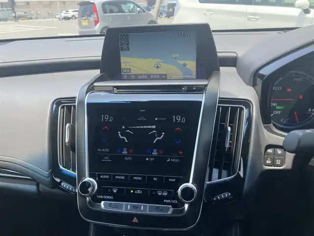 トヨタ クラウン ハイブリッド RS アドバンス 島根県 2018(平30)年 7.1万km ホワイトパールクリスタルシャイン メーカーOPナビ(CD/DVD/BT/フルセグ)/全方位カメラ/トヨタセーフティーセンス/ ・プリクラッシュセーフティー/ ・レーントレーシングアシスト/ ・ブラインドスポットモニター/ ・リヤクロストラフィックアラート/ ・パーキングサポートブレーキ/ ・ヘッドアップディスプレイ/ ・ロードサインアシスト/ ・レーダークルーズコントロール/ ・オートハイビーム/ヘッドアップディスプレイ/前席パワーシート/前席シートヒーター /前席シートベンチレーション/運転席シートメモリー/ステアリングヒーター/ステアリングリモコン/AC100V充電/パドルシフト/WORK EMOTION18インチAW/純正フロアマット/取扱説明書/保証書