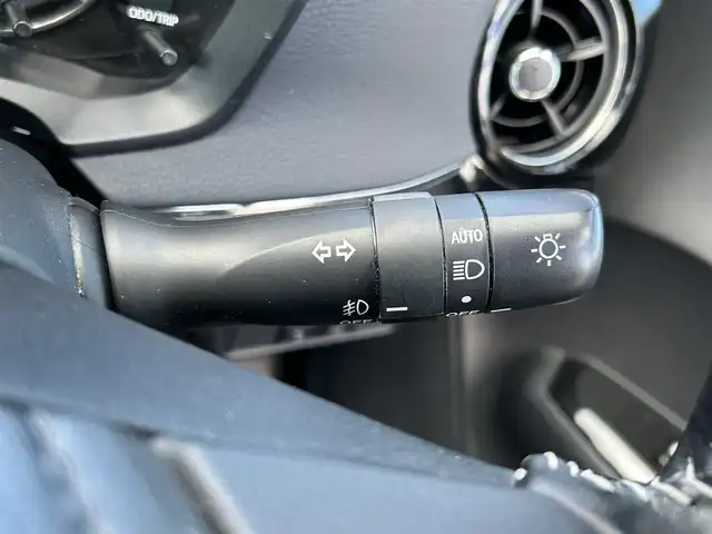 トヨタ カローラ フィールダー 1．5G ダブルバイビー 石川県 2018(平30)年 6.8万km ブラックマイカ ワンオーナー/SDナビ/フルセグテレビ/ETC/プッシュスタート/スマートキー/ドアバイザー/LEDヘッドライト/コーナーセンサー/オートライト/オートマチックハイビーム/アイドリングストップ