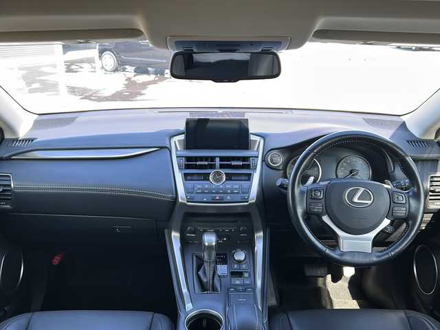 レクサス ＮＸ 200t Iパッケージ 青森県 2015(平27)年 9.3万km ソニッククォーツ ・4WD/・サンルーフ/・純正メーカーナビ/・Bluetooth/・フルセグ/・リアカメラ/・衝突軽減ブレーキ/・レーンキープアシスト/・レーダークルーズコントロール/・パワーバックドア/・ハーフレザーシート/・シートヒーター/・純正18AW/・純正LEDヘッドライト/・オートマチックハイビーム/・カーテンエアバック/・スマートキー/・保証書・取説あり