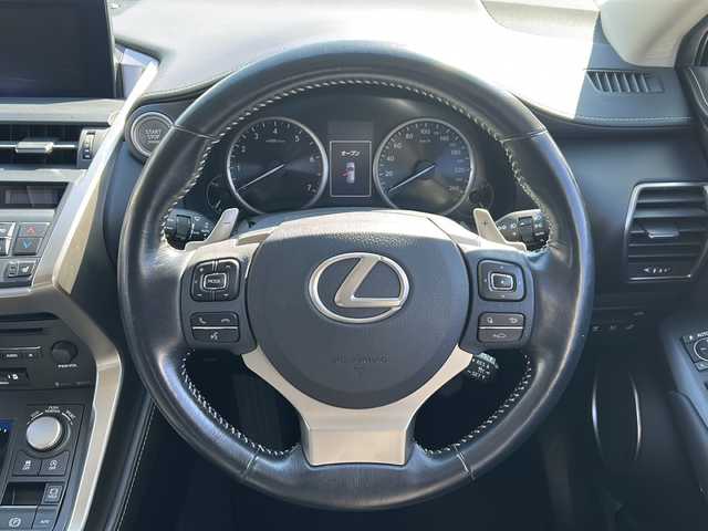 レクサス ＮＸ 200t Iパッケージ 青森県 2015(平27)年 9.3万km ソニッククォーツ ・4WD/・サンルーフ/・純正メーカーナビ/・Bluetooth/・フルセグ/・リアカメラ/・衝突軽減ブレーキ/・レーンキープアシスト/・レーダークルーズコントロール/・パワーバックドア/・ハーフレザーシート/・シートヒーター/・純正18AW/・純正LEDヘッドライト/・オートマチックハイビーム/・カーテンエアバック/・スマートキー/・保証書・取説あり