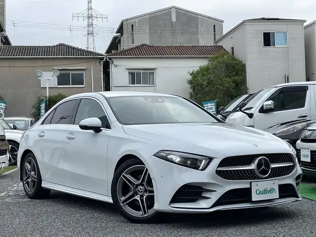メルセデス・ベンツ Ｍ・ベンツ Ａ２００ｄ セダン AMGライン 兵庫県 2022(令4)年 2.4万km デジタルホワイト ・法人ワンオーナー/・ナビゲーションパッケージ（MBUX）//Mercedes me connectナビ//フルセグTV/BT/USB//トラフィックサインアシスト//アクティブステアリングアシスト//アクティブレーンチェンジングアシスト//アクティブエマージェンシーストップアシスト/・AMGライン//AMGスタイリングパッケージ//Mercedes Benzロゴ付ブレーキキャリパー//レザーDINAMICAシート（レッドステッチ）//18インチAMG　5スポークAW//マルチビームLEDヘッドライト//アダプティブハイビームアシストプラス/・アドバンスドパッケージ//360度カメラシステム//ヘッドアップディスプレイ//アドバンスドサウンドシステム/・前席電動/ヒーター/・ステアリングリモコン/・パークトロニック/・アクティブディスタンスアシスト・ディストロニック/・アクティブブレーキアシスト/・PRE-SAFE/・ブラインドスポットアシスト/・アテンションアシスト/・ワイヤレスチャージング/・ETC/・ドライブレコーダー（前）/・R5/6年ヤナセ点検記録簿