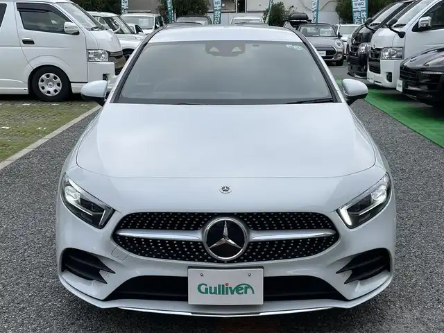 メルセデス・ベンツ Ｍ・ベンツ Ａ２００ｄ セダン AMGライン 兵庫県 2022(令4)年 2.4万km デジタルホワイト ・法人ワンオーナー/・ナビゲーションパッケージ（MBUX）//Mercedes me connectナビ//フルセグTV/BT/USB//トラフィックサインアシスト//アクティブステアリングアシスト//アクティブレーンチェンジングアシスト//アクティブエマージェンシーストップアシスト/・AMGライン//AMGスタイリングパッケージ//Mercedes Benzロゴ付ブレーキキャリパー//レザーDINAMICAシート（レッドステッチ）//18インチAMG　5スポークAW//マルチビームLEDヘッドライト//アダプティブハイビームアシストプラス/・アドバンスドパッケージ//360度カメラシステム//ヘッドアップディスプレイ//アドバンスドサウンドシステム/・前席電動/ヒーター/・ステアリングリモコン/・パークトロニック/・アクティブディスタンスアシスト・ディストロニック/・アクティブブレーキアシスト/・PRE-SAFE/・ブラインドスポットアシスト/・アテンションアシスト/・ワイヤレスチャージング/・ETC/・ドライブレコーダー（前）/・R5/6年ヤナセ点検記録簿