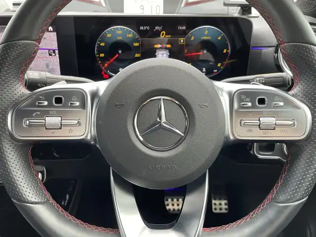 メルセデス・ベンツ Ｍ・ベンツ Ａ２００ｄ セダン AMGライン 兵庫県 2022(令4)年 2.4万km デジタルホワイト ・法人ワンオーナー/・ナビゲーションパッケージ（MBUX）//Mercedes me connectナビ//フルセグTV/BT/USB//トラフィックサインアシスト//アクティブステアリングアシスト//アクティブレーンチェンジングアシスト//アクティブエマージェンシーストップアシスト/・AMGライン//AMGスタイリングパッケージ//Mercedes Benzロゴ付ブレーキキャリパー//レザーDINAMICAシート（レッドステッチ）//18インチAMG　5スポークAW//マルチビームLEDヘッドライト//アダプティブハイビームアシストプラス/・アドバンスドパッケージ//360度カメラシステム//ヘッドアップディスプレイ//アドバンスドサウンドシステム/・前席電動/ヒーター/・ステアリングリモコン/・パークトロニック/・アクティブディスタンスアシスト・ディストロニック/・アクティブブレーキアシスト/・PRE-SAFE/・ブラインドスポットアシスト/・アテンションアシスト/・ワイヤレスチャージング/・ETC/・ドライブレコーダー（前）/・R5/6年ヤナセ点検記録簿