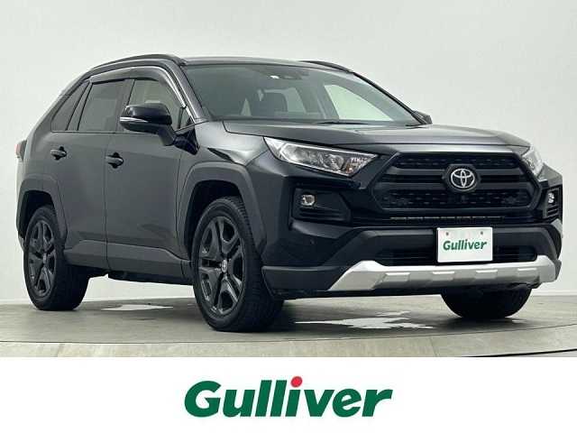 トヨタ ＲＡＶ４ アドベンチャー 大阪府 2023(令5)年 4万km アティチュードブラックマイカ 寒冷地仕様/サンルーフ/純正メーカーナビ/【AM/FM/Bluetooth/フルセグTV】/パノラミックビューモニター/ドラレコ内臓型デジタルインナーミラー/パワーバックドア/ステアリングヒーター/ウインドシールドデアイサー/D席シートメモリ/D/N席シートヒーター/D/N席エアシート/黒革シート/ダウンヒルアシストコントロール/マルチテレインセレクト/オートライト/トヨタセーフティセンス/・プリクラッシュセーフティ/・レーントレーシングアシスト/・レーダークルーズコントロール/・オートマチックハイビーム/・ロードサインアシスト/・パーキングサポートブレーキ/・ブラインドスポットモニター/・先行車発進お知らせ機能/・前後コーナーセンサー/純正19インチAW/純正フロアマット/リアクロストラフィックアラート/オートブレーキホールド/電装パーキングブレーキ/USBタイプC×4