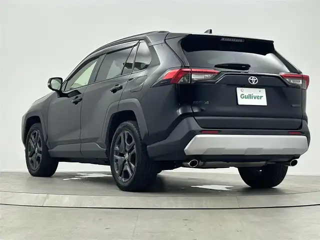 トヨタ ＲＡＶ４ アドベンチャー 大阪府 2023(令5)年 4万km アティチュードブラックマイカ 寒冷地仕様/サンルーフ/純正メーカーナビ/【AM/FM/Bluetooth/フルセグTV】/パノラミックビューモニター/ドラレコ内臓型デジタルインナーミラー/パワーバックドア/ステアリングヒーター/ウインドシールドデアイサー/D席シートメモリ/D/N席シートヒーター/D/N席エアシート/黒革シート/ダウンヒルアシストコントロール/マルチテレインセレクト/オートライト/トヨタセーフティセンス/・プリクラッシュセーフティ/・レーントレーシングアシスト/・レーダークルーズコントロール/・オートマチックハイビーム/・ロードサインアシスト/・パーキングサポートブレーキ/・ブラインドスポットモニター/・先行車発進お知らせ機能/・前後コーナーセンサー/純正19インチAW/純正フロアマット/リアクロストラフィックアラート/オートブレーキホールド/電装パーキングブレーキ/USBタイプC×4