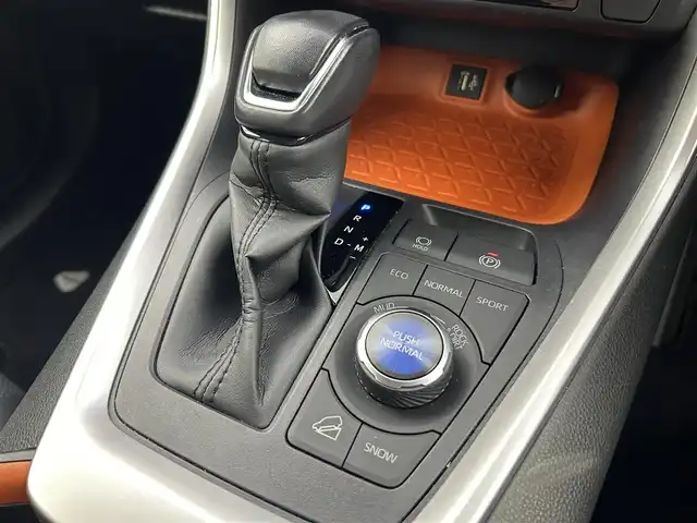 トヨタ ＲＡＶ４ アドベンチャー 大阪府 2023(令5)年 4万km アティチュードブラックマイカ 寒冷地仕様/サンルーフ/純正メーカーナビ/【AM/FM/Bluetooth/フルセグTV】/パノラミックビューモニター/ドラレコ内臓型デジタルインナーミラー/パワーバックドア/ステアリングヒーター/ウインドシールドデアイサー/D席シートメモリ/D/N席シートヒーター/D/N席エアシート/黒革シート/ダウンヒルアシストコントロール/マルチテレインセレクト/オートライト/トヨタセーフティセンス/・プリクラッシュセーフティ/・レーントレーシングアシスト/・レーダークルーズコントロール/・オートマチックハイビーム/・ロードサインアシスト/・パーキングサポートブレーキ/・ブラインドスポットモニター/・先行車発進お知らせ機能/・前後コーナーセンサー/純正19インチAW/純正フロアマット/リアクロストラフィックアラート/オートブレーキホールド/電装パーキングブレーキ/USBタイプC×4