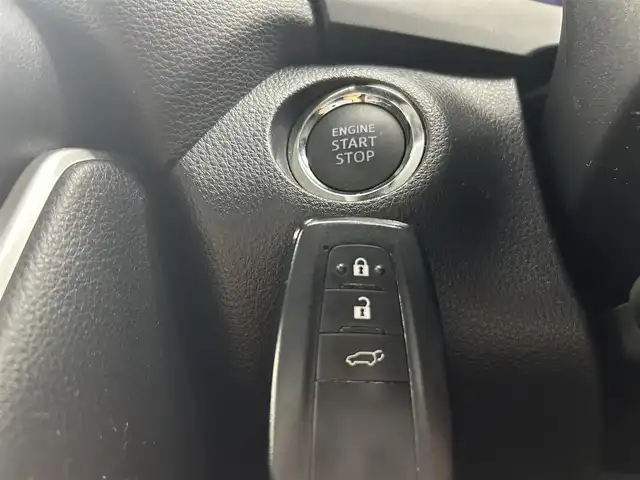 トヨタ ＲＡＶ４ アドベンチャー 大阪府 2023(令5)年 4万km アティチュードブラックマイカ 寒冷地仕様/サンルーフ/純正メーカーナビ/【AM/FM/Bluetooth/フルセグTV】/パノラミックビューモニター/ドラレコ内臓型デジタルインナーミラー/パワーバックドア/ステアリングヒーター/ウインドシールドデアイサー/D席シートメモリ/D/N席シートヒーター/D/N席エアシート/黒革シート/ダウンヒルアシストコントロール/マルチテレインセレクト/オートライト/トヨタセーフティセンス/・プリクラッシュセーフティ/・レーントレーシングアシスト/・レーダークルーズコントロール/・オートマチックハイビーム/・ロードサインアシスト/・パーキングサポートブレーキ/・ブラインドスポットモニター/・先行車発進お知らせ機能/・前後コーナーセンサー/純正19インチAW/純正フロアマット/リアクロストラフィックアラート/オートブレーキホールド/電装パーキングブレーキ/USBタイプC×4