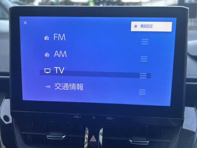 トヨタ カローラツーリング ハイブリッド ダブルバイビー 鳥取県 2023(令5)年 2.4万km アティチュードブラックマイカ ワンオーナー/9インチディスプレイオーディオ/TOYOTAｃｏｎｎｅｃｔ/メモリナビ/フルセグＴＶ/バックカメラ/Ｂｌｕｅｔｏｏｔｈ　ＵＳＢ/Toyota Safety Sense/全車速追従機能付レーダークルーズコントロール/レーンキープアラート/コーナーセンサー/オートホールド/パーキングサポートブレーキ/スペアキー/ＥＴＣ２．０/レザテックシート/リヤスポイラー/１７インチＡＷ/オートハイビーム/Bi-Beam LEDヘッドランプ/バイビームLEDヘッドランプ/LEDクリアランスランプ/LEDフロントフォグランプ/フロアマット/ドアバイザー/ライトレベライザー/新車保証書/取扱説明書