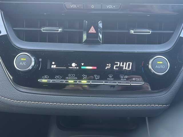 トヨタ カローラツーリング ハイブリッド ダブルバイビー 鳥取県 2023(令5)年 2.4万km アティチュードブラックマイカ ワンオーナー/9インチディスプレイオーディオ/TOYOTAｃｏｎｎｅｃｔ/メモリナビ/フルセグＴＶ/バックカメラ/Ｂｌｕｅｔｏｏｔｈ　ＵＳＢ/Toyota Safety Sense/全車速追従機能付レーダークルーズコントロール/レーンキープアラート/コーナーセンサー/オートホールド/パーキングサポートブレーキ/スペアキー/ＥＴＣ２．０/レザテックシート/リヤスポイラー/１７インチＡＷ/オートハイビーム/Bi-Beam LEDヘッドランプ/バイビームLEDヘッドランプ/LEDクリアランスランプ/LEDフロントフォグランプ/フロアマット/ドアバイザー/ライトレベライザー/新車保証書/取扱説明書