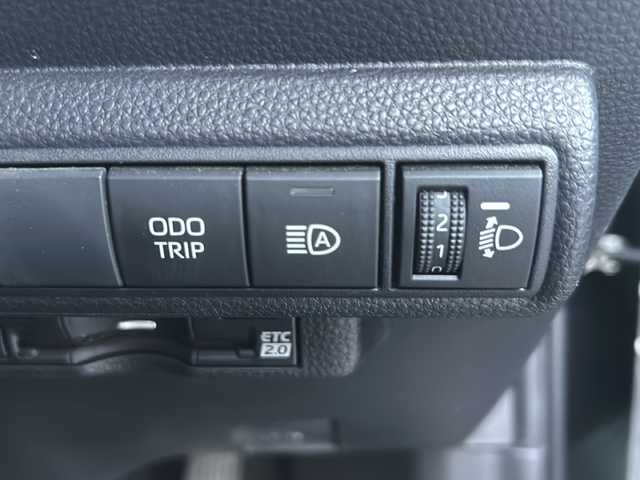 トヨタ カローラツーリング ハイブリッド ダブルバイビー 鳥取県 2023(令5)年 2.4万km アティチュードブラックマイカ ワンオーナー/9インチディスプレイオーディオ/TOYOTAｃｏｎｎｅｃｔ/メモリナビ/フルセグＴＶ/バックカメラ/Ｂｌｕｅｔｏｏｔｈ　ＵＳＢ/Toyota Safety Sense/全車速追従機能付レーダークルーズコントロール/レーンキープアラート/コーナーセンサー/オートホールド/パーキングサポートブレーキ/スペアキー/ＥＴＣ２．０/レザテックシート/リヤスポイラー/１７インチＡＷ/オートハイビーム/Bi-Beam LEDヘッドランプ/バイビームLEDヘッドランプ/LEDクリアランスランプ/LEDフロントフォグランプ/フロアマット/ドアバイザー/ライトレベライザー/新車保証書/取扱説明書