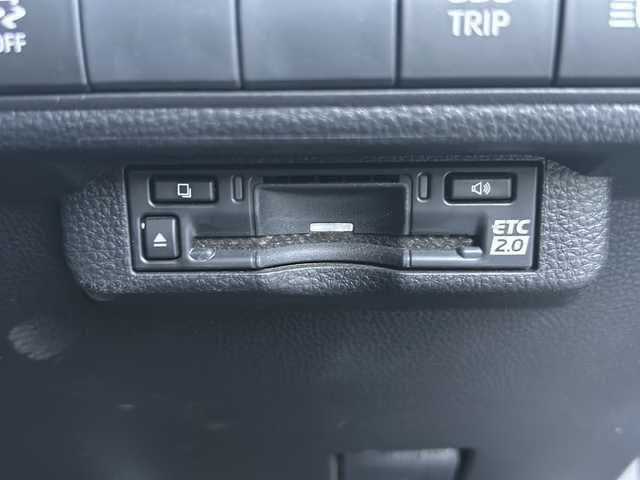 トヨタ カローラツーリング ハイブリッド ダブルバイビー 鳥取県 2023(令5)年 2.4万km アティチュードブラックマイカ ワンオーナー/9インチディスプレイオーディオ/TOYOTAｃｏｎｎｅｃｔ/メモリナビ/フルセグＴＶ/バックカメラ/Ｂｌｕｅｔｏｏｔｈ　ＵＳＢ/Toyota Safety Sense/全車速追従機能付レーダークルーズコントロール/レーンキープアラート/コーナーセンサー/オートホールド/パーキングサポートブレーキ/スペアキー/ＥＴＣ２．０/レザテックシート/リヤスポイラー/１７インチＡＷ/オートハイビーム/Bi-Beam LEDヘッドランプ/バイビームLEDヘッドランプ/LEDクリアランスランプ/LEDフロントフォグランプ/フロアマット/ドアバイザー/ライトレベライザー/新車保証書/取扱説明書