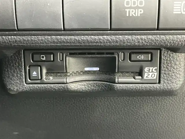 トヨタ カローラツーリング ハイブリッド ダブルバイビー 岡山県 2023(令5)年 2.5万km アティチュードブラックマイカ 純正10.5インチディスプレイオーディオ/【ナビ/Bluetooth/フルセグTV/Carplay/USB接続】/バックカメラ/100V電源/ビルトインETC2.0/LEDヘッドライト/オートハイビーム/オートライト/フォグランプ/オートブレーキホールド/ブラインドスポットモニター/レーダークルーズコントロール/ハーフレザーシート/純正17インチアルミホイール/ドアバイザー/プッシュスタート/スマートキー×2