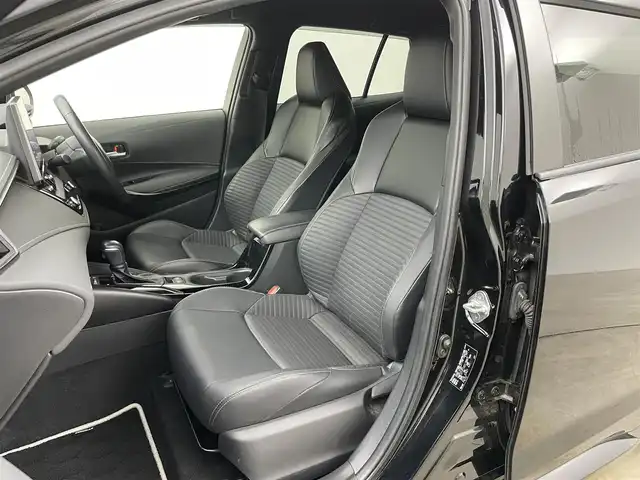 トヨタ カローラツーリング ハイブリッド ダブルバイビー 岡山県 2023(令5)年 2.5万km アティチュードブラックマイカ 純正10.5インチディスプレイオーディオ/【ナビ/Bluetooth/フルセグTV/Carplay/USB接続】/バックカメラ/100V電源/ビルトインETC2.0/LEDヘッドライト/オートハイビーム/オートライト/フォグランプ/オートブレーキホールド/ブラインドスポットモニター/レーダークルーズコントロール/ハーフレザーシート/純正17インチアルミホイール/ドアバイザー/プッシュスタート/スマートキー×2