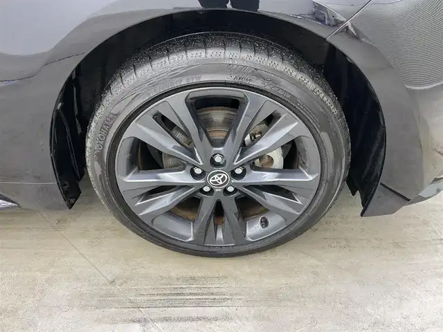 トヨタ カローラツーリング ハイブリッド ダブルバイビー 岡山県 2023(令5)年 2.5万km アティチュードブラックマイカ 純正10.5インチディスプレイオーディオ/【ナビ/Bluetooth/フルセグTV/Carplay/USB接続】/バックカメラ/100V電源/ビルトインETC2.0/LEDヘッドライト/オートハイビーム/オートライト/フォグランプ/オートブレーキホールド/ブラインドスポットモニター/レーダークルーズコントロール/ハーフレザーシート/純正17インチアルミホイール/ドアバイザー/プッシュスタート/スマートキー×2