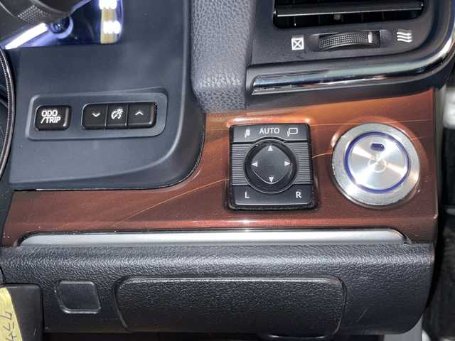 トヨタ クラウン ロイヤル ロイヤルサルーン i－Four 岩手県 2013(平25)年 9.1万km シルバーM 寒冷地仕様　純正メーカーナビ　バックＣ　フルセグ　ＤＶＤ再生　ＢＴ　ドアカーテシランプ　電動シート　ＧＰＳレーダー　ドラレコ　クルコン　オートＬＥＤライト　ＦＲフォグ　ヒーター付電格ミラー　ｎａｎｏｅ