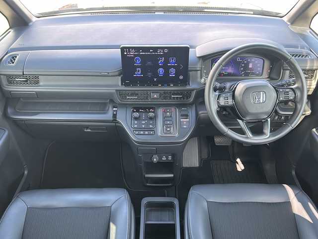 ホンダ ステップワゴン スパーダ eHEV 三重県 2022(令4)年 4.6万km クリスタルブラックパール 禁煙/純正11.4型ナビ/全方位カメラ/BSM/前後コーナーセンサー/前後ドラレコ/ビルトインETC/スペアキー/前後シートヒーター/ハーフレザーシート/両側パワースライドドア/パワーバックドア/USB.タイプC給電/レーダー探知機/ACCPCS/レーンキープアシスト/革巻きステアリング/ステアリングスイッチ/パドルシフト/LEDオートライト/オートマチックハイビーム/電動格納ミラー/純正フロアマット