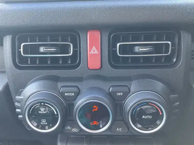 スズキ ジムニー ノマド FC 福岡県 2025(令7)年 0.1千km 黒 登録時走行100キロ未満/ワンオーナー/レーダークルーズコントロール/前席シートヒーター/パートタイム４WD /衝突軽減ブレーキ/コーナーセンサー/プッシュスタート/ウインカーミラー/アイドリングストップ/ステアリングスイッチ/純正15インチアルミホイール/スペアキー×1/取扱説明書/保証書