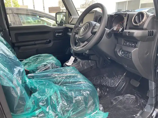 スズキ ジムニー ノマド FC 福岡県 2025(令7)年 0.1千km 黒 登録時走行100キロ未満/ワンオーナー/レーダークルーズコントロール/前席シートヒーター/パートタイム４WD /衝突軽減ブレーキ/コーナーセンサー/プッシュスタート/ウインカーミラー/アイドリングストップ/ステアリングスイッチ/純正15インチアルミホイール/スペアキー×1/取扱説明書/保証書