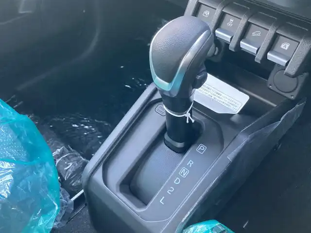 スズキ ジムニー ノマド FC 福岡県 2025(令7)年 0.1千km 黒 登録時走行100キロ未満/ワンオーナー/レーダークルーズコントロール/前席シートヒーター/パートタイム４WD /衝突軽減ブレーキ/コーナーセンサー/プッシュスタート/ウインカーミラー/アイドリングストップ/ステアリングスイッチ/純正15インチアルミホイール/スペアキー×1/取扱説明書/保証書