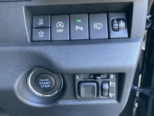 スズキ ジムニー ノマド FC 福岡県 2025(令7)年 0.1千km 黒 登録時走行100キロ未満/ワンオーナー/レーダークルーズコントロール/前席シートヒーター/パートタイム４WD /衝突軽減ブレーキ/コーナーセンサー/プッシュスタート/ウインカーミラー/アイドリングストップ/ステアリングスイッチ/純正15インチアルミホイール/スペアキー×1/取扱説明書/保証書