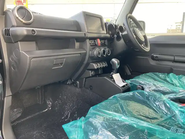 スズキ ジムニー ノマド FC 福岡県 2025(令7)年 0.1千km 黒 登録時走行100キロ未満/ワンオーナー/レーダークルーズコントロール/前席シートヒーター/パートタイム４WD /衝突軽減ブレーキ/コーナーセンサー/プッシュスタート/ウインカーミラー/アイドリングストップ/ステアリングスイッチ/純正15インチアルミホイール/スペアキー×1/取扱説明書/保証書