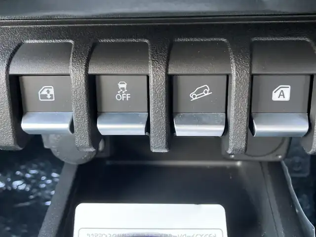 スズキ ジムニー ノマド FC 福岡県 2025(令7)年 0.1千km 黒 登録時走行100キロ未満/ワンオーナー/レーダークルーズコントロール/前席シートヒーター/パートタイム４WD /衝突軽減ブレーキ/コーナーセンサー/プッシュスタート/ウインカーミラー/アイドリングストップ/ステアリングスイッチ/純正15インチアルミホイール/スペアキー×1/取扱説明書/保証書