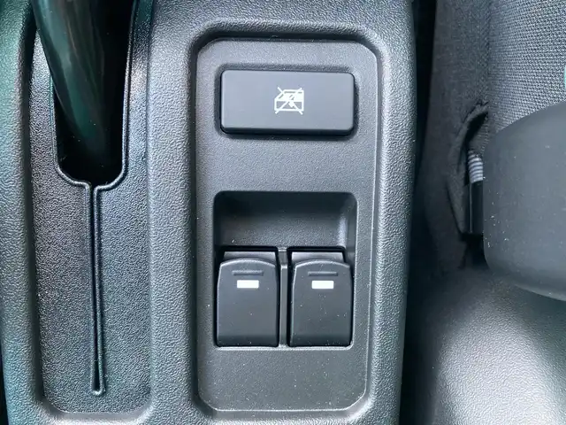 スズキ ジムニー ノマド FC 福岡県 2025(令7)年 0.1千km 黒 登録時走行100キロ未満/ワンオーナー/レーダークルーズコントロール/前席シートヒーター/パートタイム４WD /衝突軽減ブレーキ/コーナーセンサー/プッシュスタート/ウインカーミラー/アイドリングストップ/ステアリングスイッチ/純正15インチアルミホイール/スペアキー×1/取扱説明書/保証書