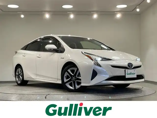 トヨタ プリウス S ツーリングセレクション 愛知県 2018(平30)年 6.7万km ホワイトパールクリスタルシャイン 純正９インチナビ　/（Bluetooth/フルセグTV/SD/AM/FM/CD・DVD再生）/トヨタセーフティセンス　/　　-衝突軽減ブレーキ　/　　-レーダークルーズコントロール　/　　-オートマチックハイビーム/　　-レーンディパーチャーアラート/シートヒーター　/ビルトインＥＴＣ　/ＬＥＤヘッドライト　/バックカメラ　/純正フロアマット　/プッシュスタート/　　-スマートキー