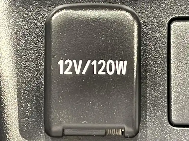 トヨタ プリウス S ツーリングセレクション 愛知県 2018(平30)年 6.7万km ホワイトパールクリスタルシャイン 純正９インチナビ　/（Bluetooth/フルセグTV/SD/AM/FM/CD・DVD再生）/トヨタセーフティセンス　/　　-衝突軽減ブレーキ　/　　-レーダークルーズコントロール　/　　-オートマチックハイビーム/　　-レーンディパーチャーアラート/シートヒーター　/ビルトインＥＴＣ　/ＬＥＤヘッドライト　/バックカメラ　/純正フロアマット　/プッシュスタート/　　-スマートキー