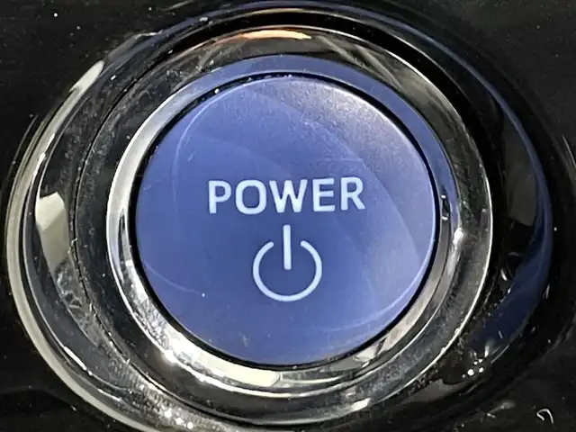 トヨタ プリウス S ツーリングセレクション 愛知県 2018(平30)年 6.7万km ホワイトパールクリスタルシャイン 純正９インチナビ　/（Bluetooth/フルセグTV/SD/AM/FM/CD・DVD再生）/トヨタセーフティセンス　/　　-衝突軽減ブレーキ　/　　-レーダークルーズコントロール　/　　-オートマチックハイビーム/　　-レーンディパーチャーアラート/シートヒーター　/ビルトインＥＴＣ　/ＬＥＤヘッドライト　/バックカメラ　/純正フロアマット　/プッシュスタート/　　-スマートキー